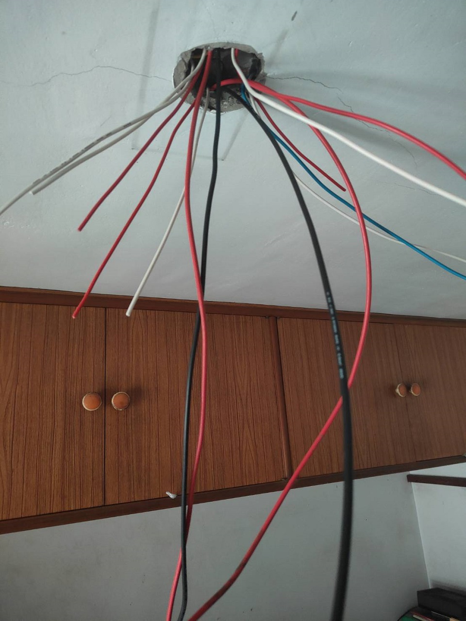 高雄鼓山水電工程-抽換電線