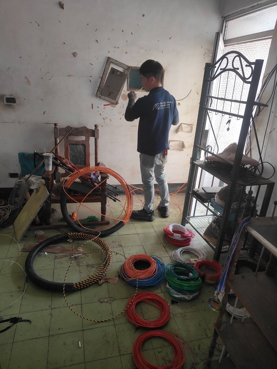 高雄鼓山水電工程-抽換電線